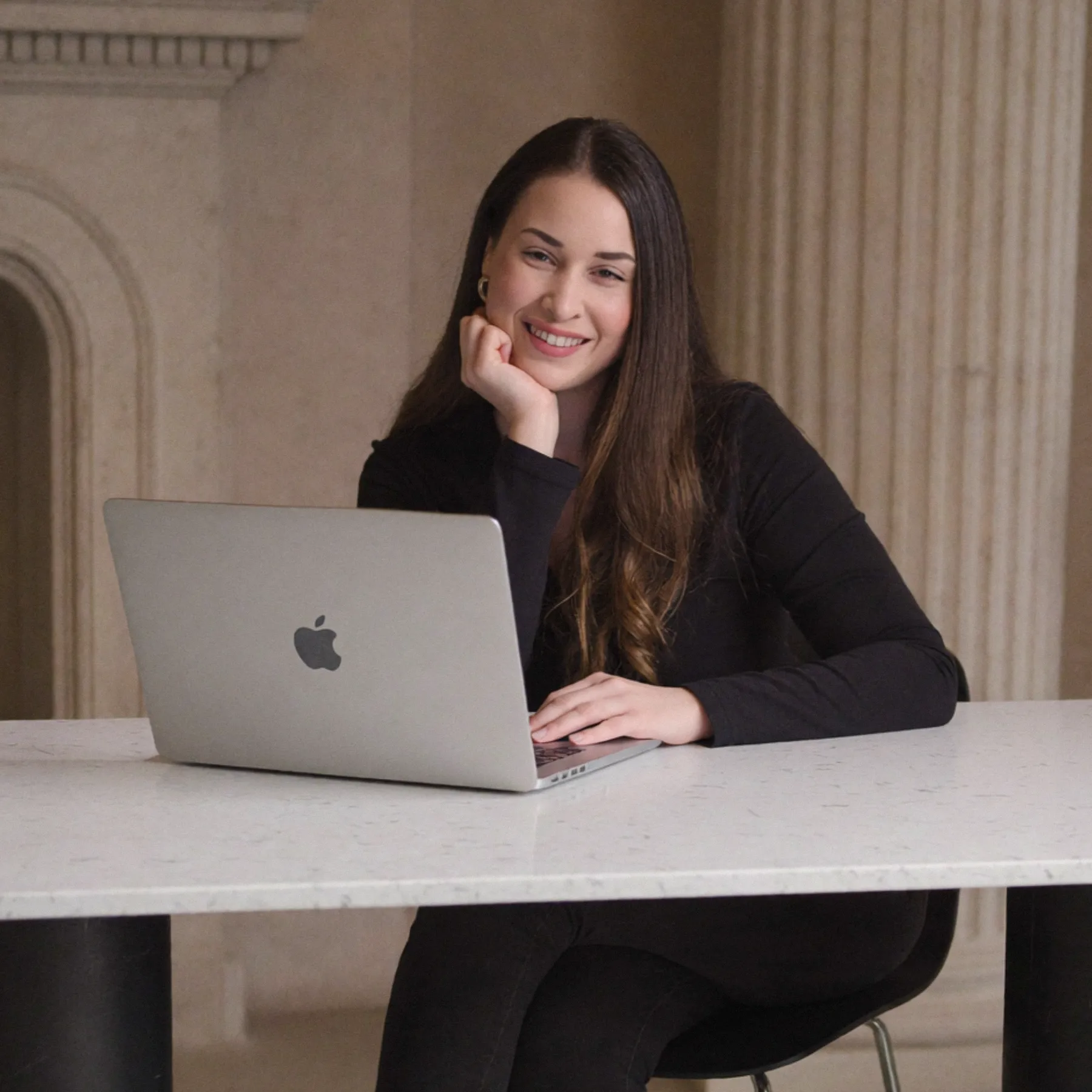 Portrait de Yasmine Moura, fondatrice de Euphoriste