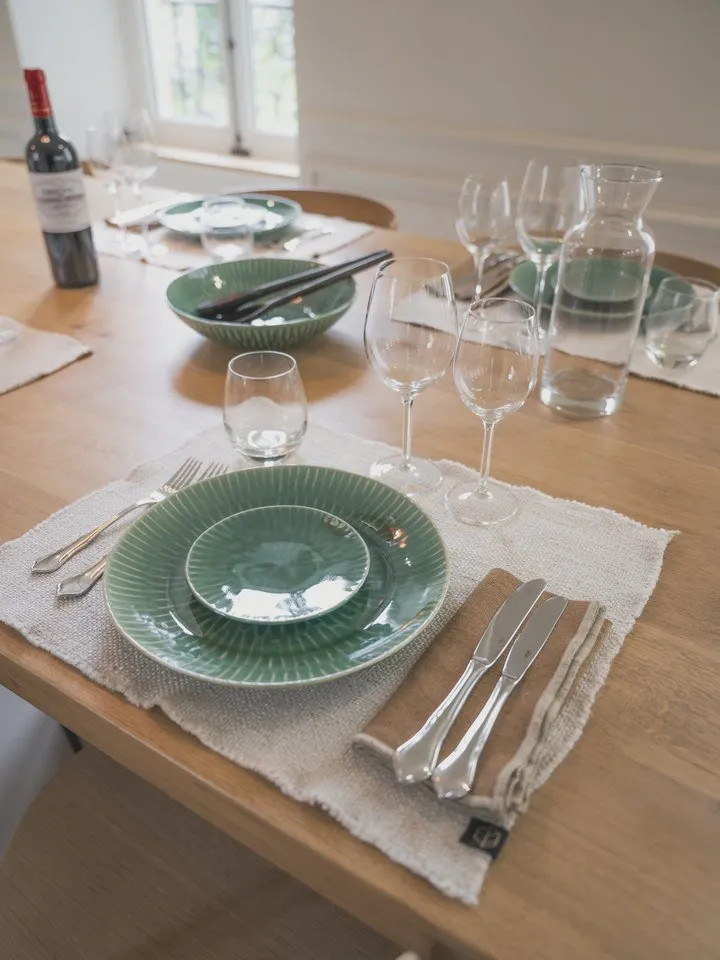 The dining table set at Auxais