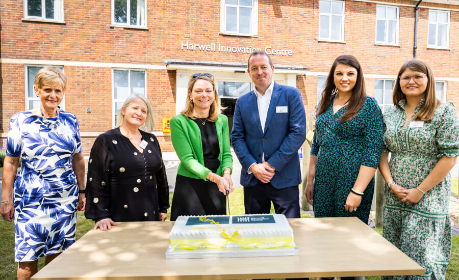 Cutting the cake at the Harwell 25th Anniversary