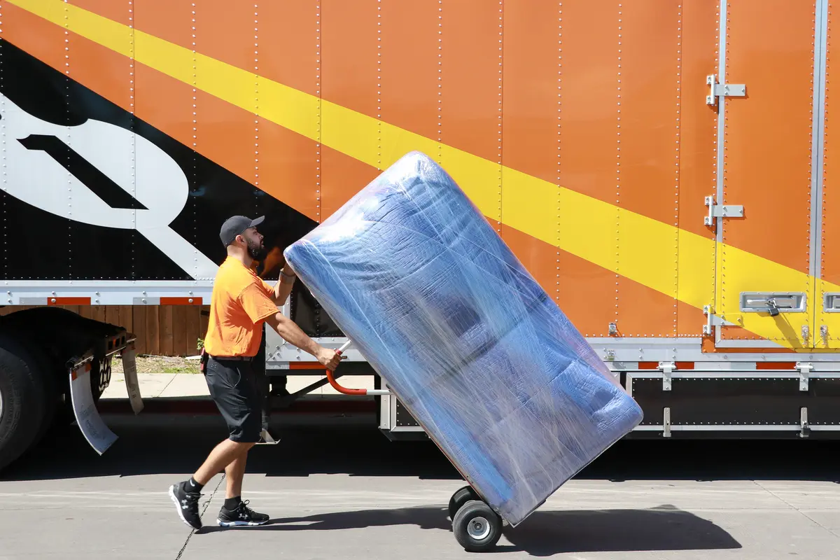 Bailey's mover with furniture in front of an Allied truck