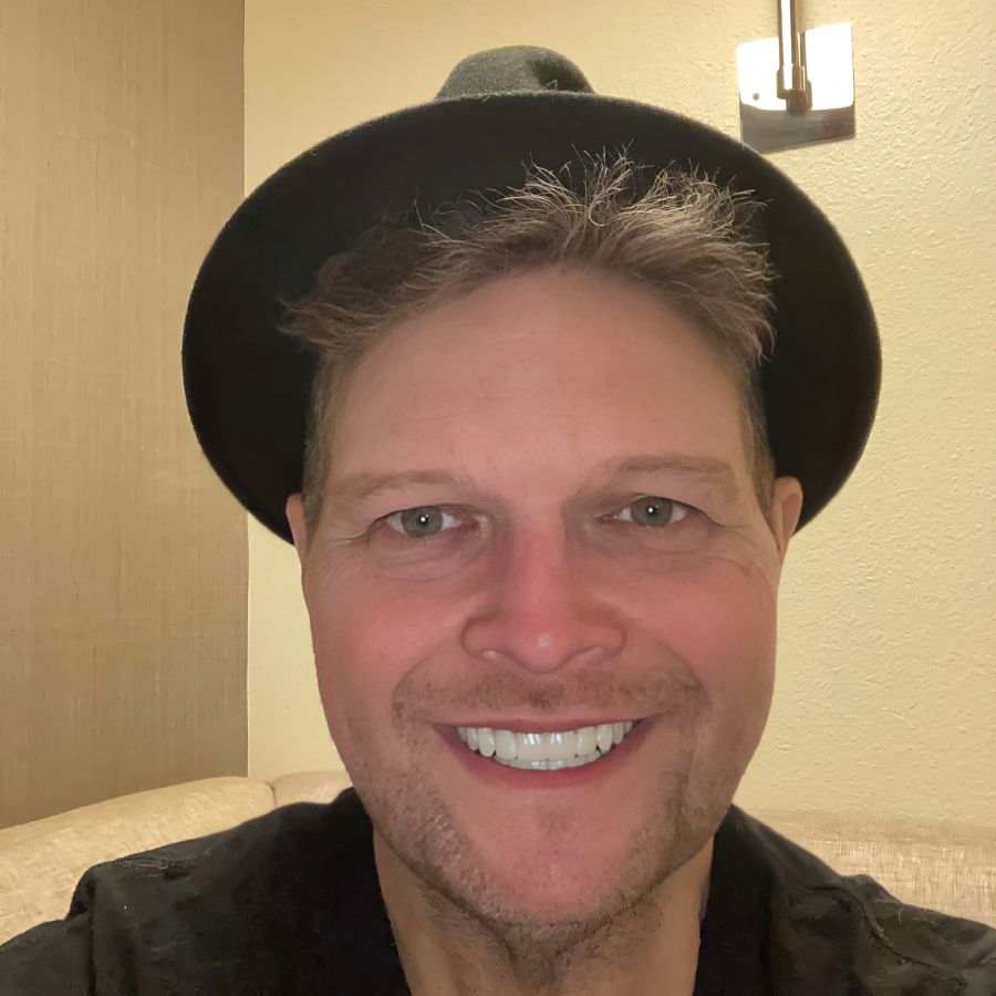 Selfie of Ken smiling with his new, Nuvia teeth