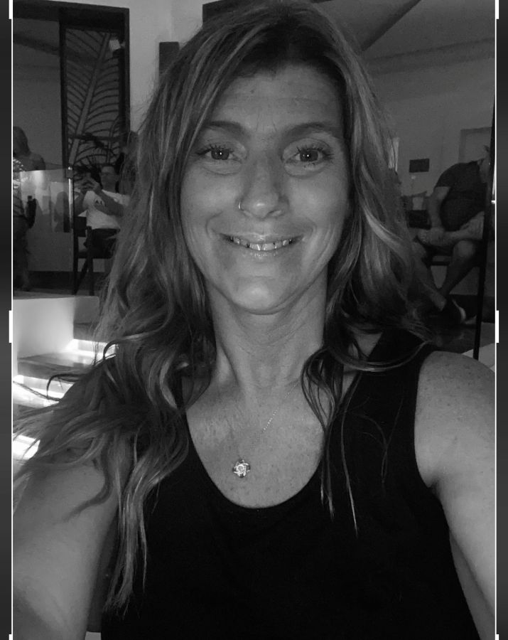 Darcie smiling before getting dental implants