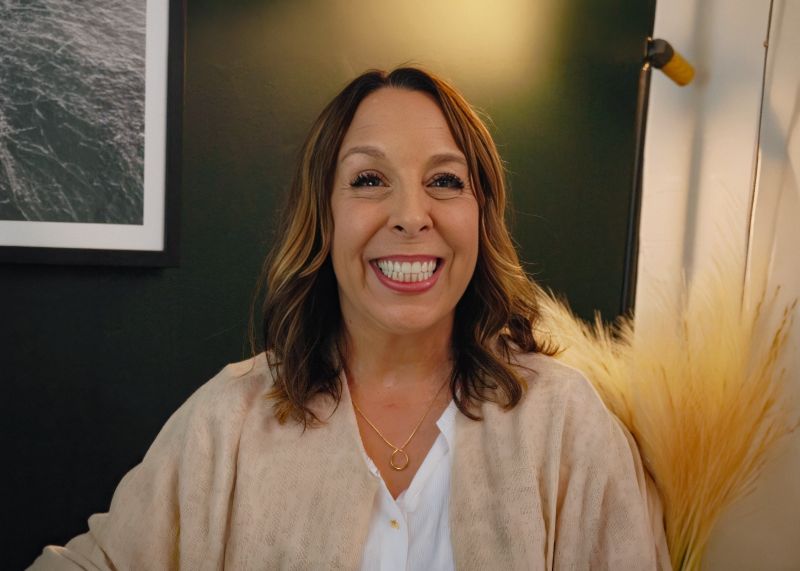 Kim Menzies smiling after getting her permanent teeth in 24 hours