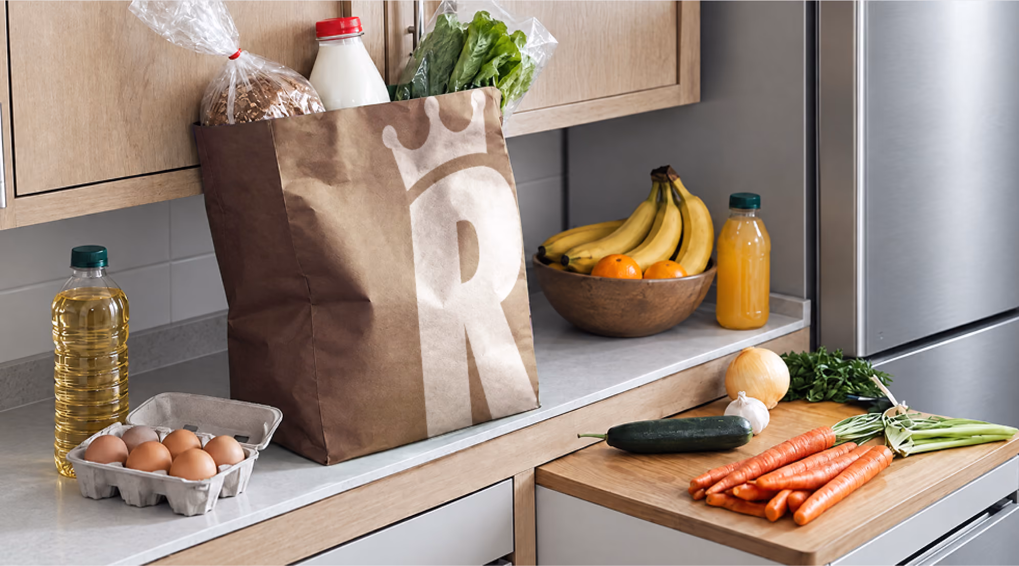 Bolsa de La Reina con productos en una cocina