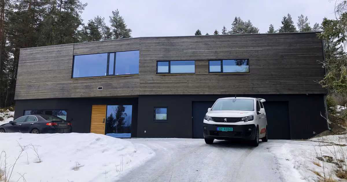 Moderne enebolig i langhus
