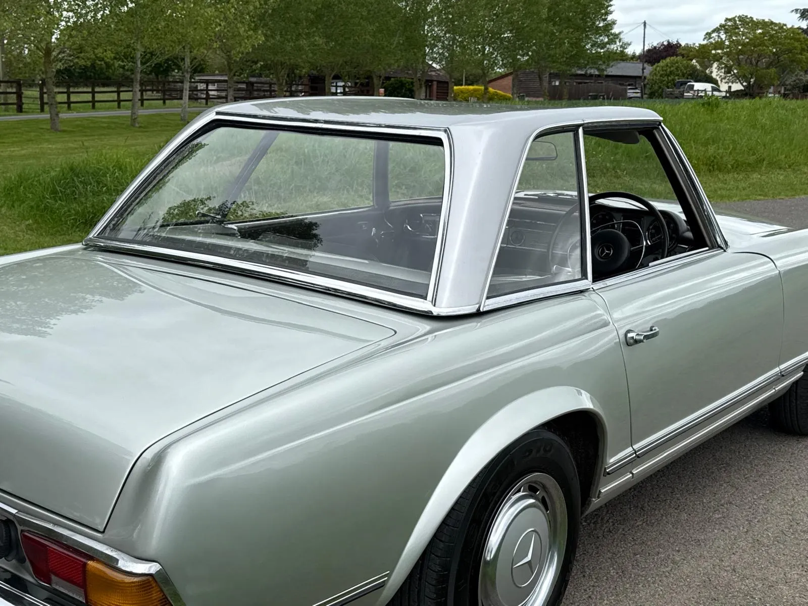 1969 MERCEDES-BENZ W113 280...
