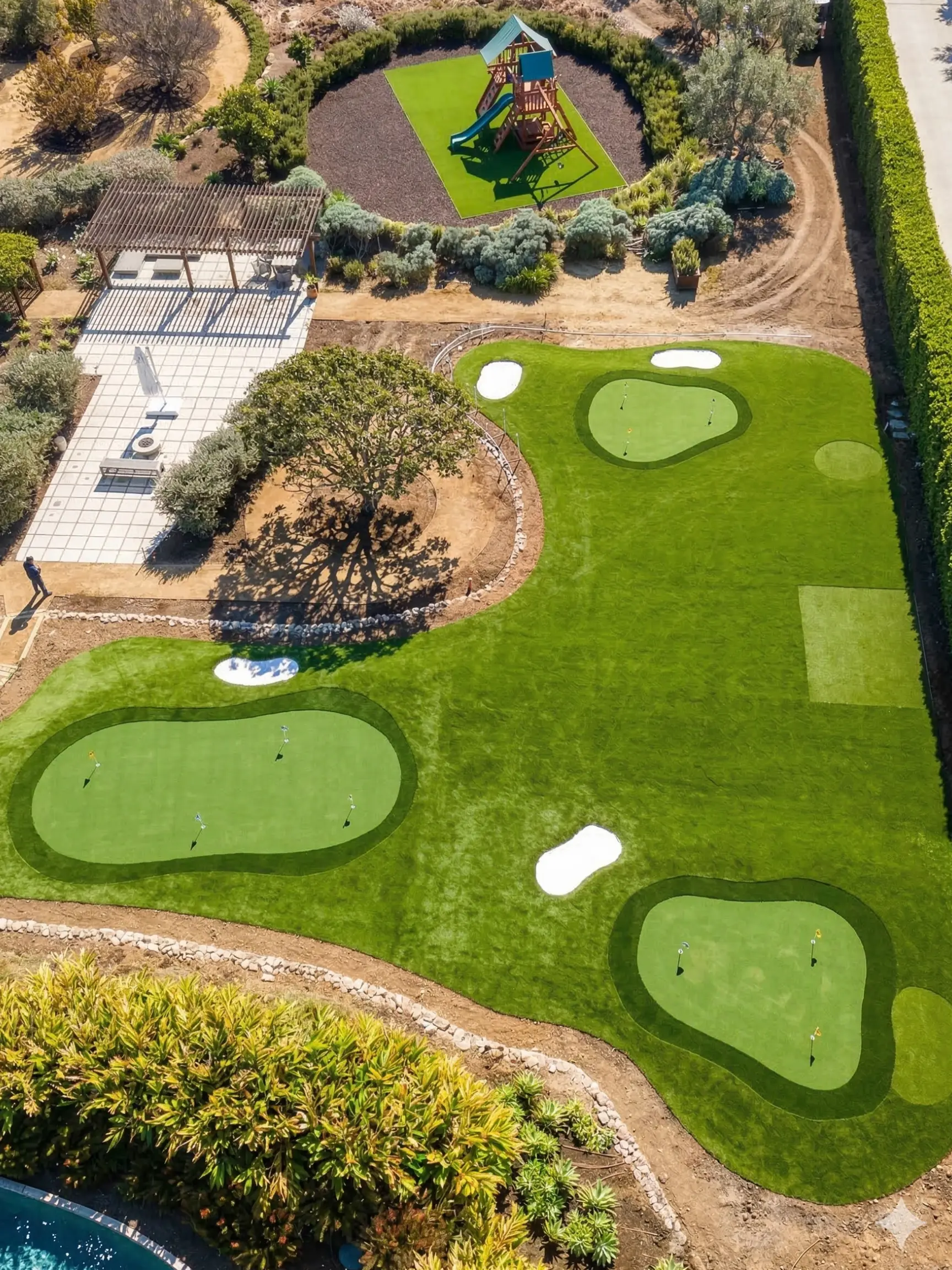 Artificial backyard putting green