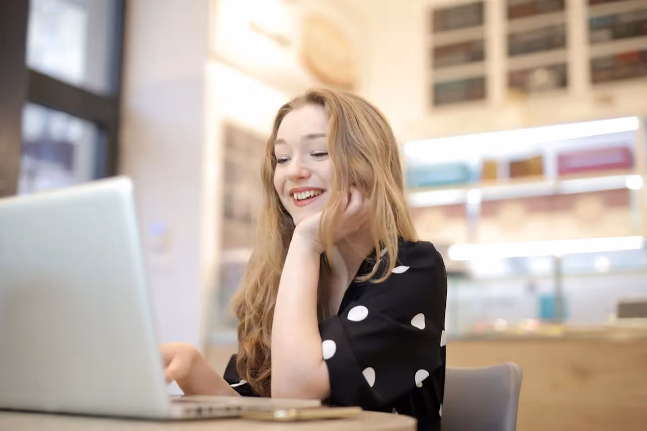 Online vs. traditional fees comparison