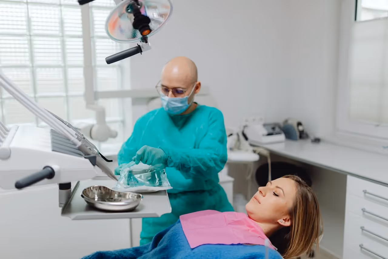 Assistant vs hygienist roles