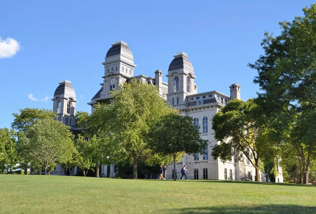 Private vs Public Colleges in Syracuse: Making the Right Decision