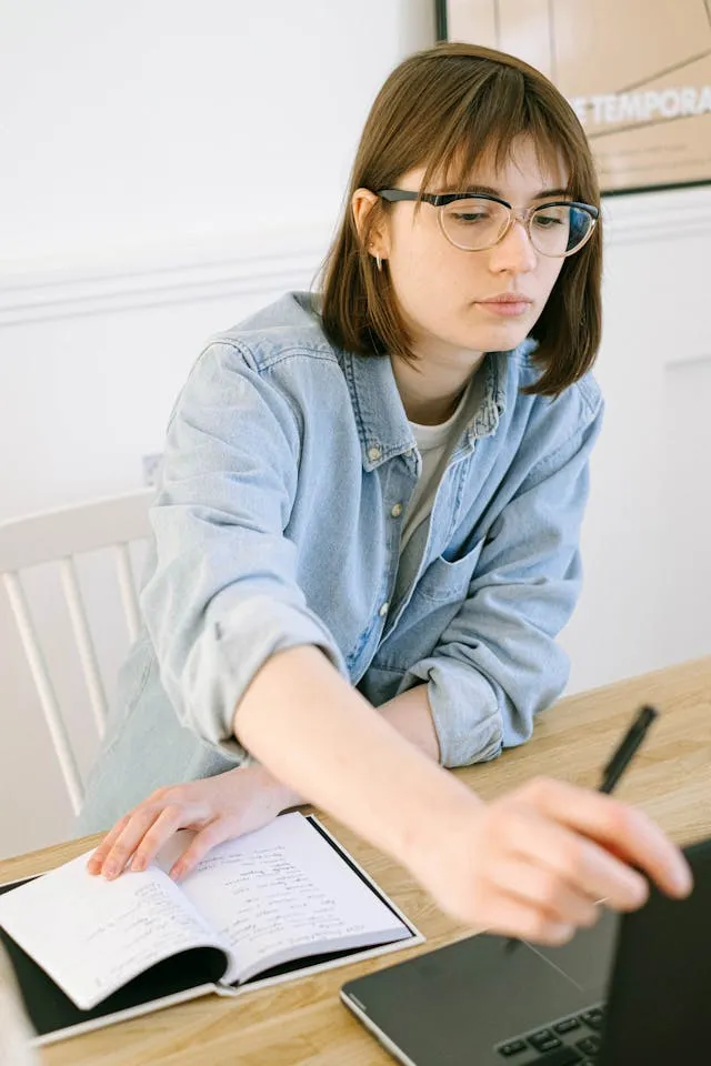SNHU student studies in library for AS degree