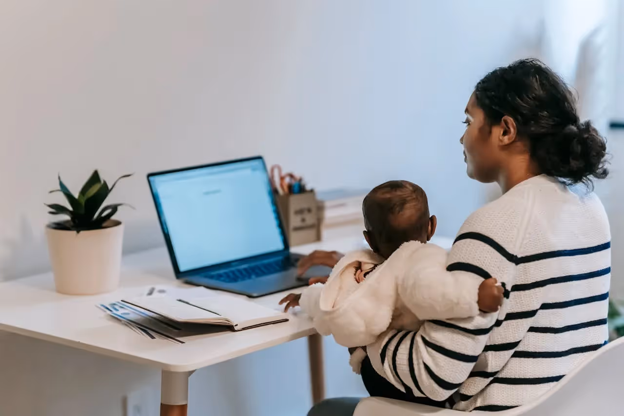 Online learning tips for parents with baby or toddler.