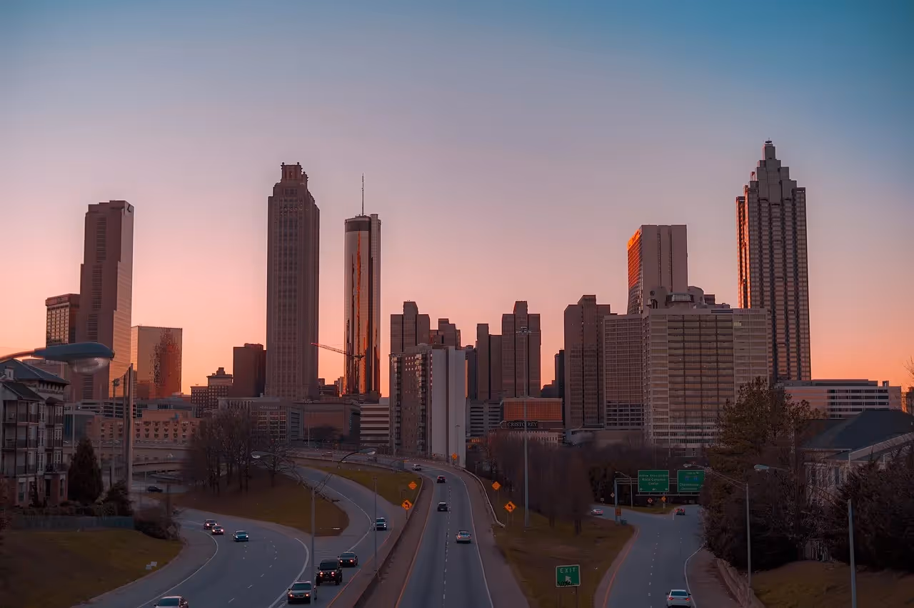 Map showing distance from Atlanta to Charlotte, driving route, 4 hours.