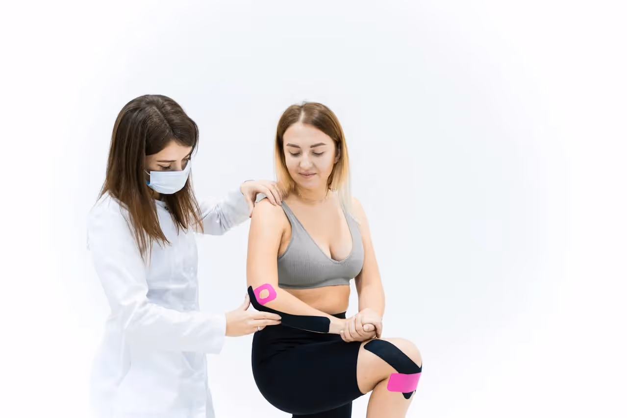Kinesiology student analyzing patient's movement in clinic.