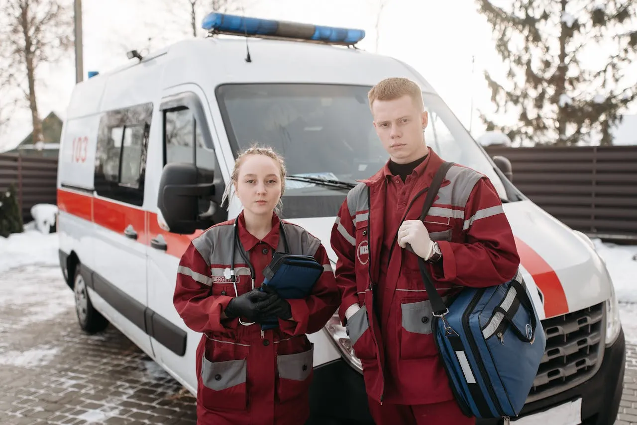U.S. College EMT program - hands-on training, medical equipment.