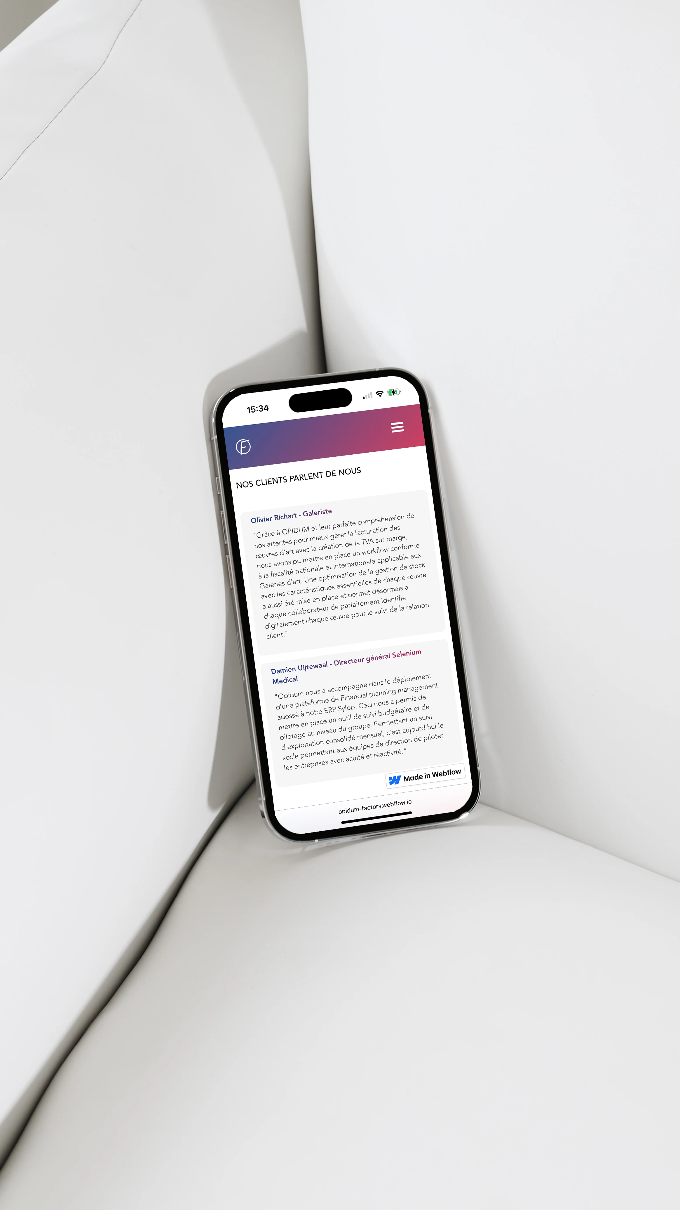 Mockup site Opidum Factory sur iPhone