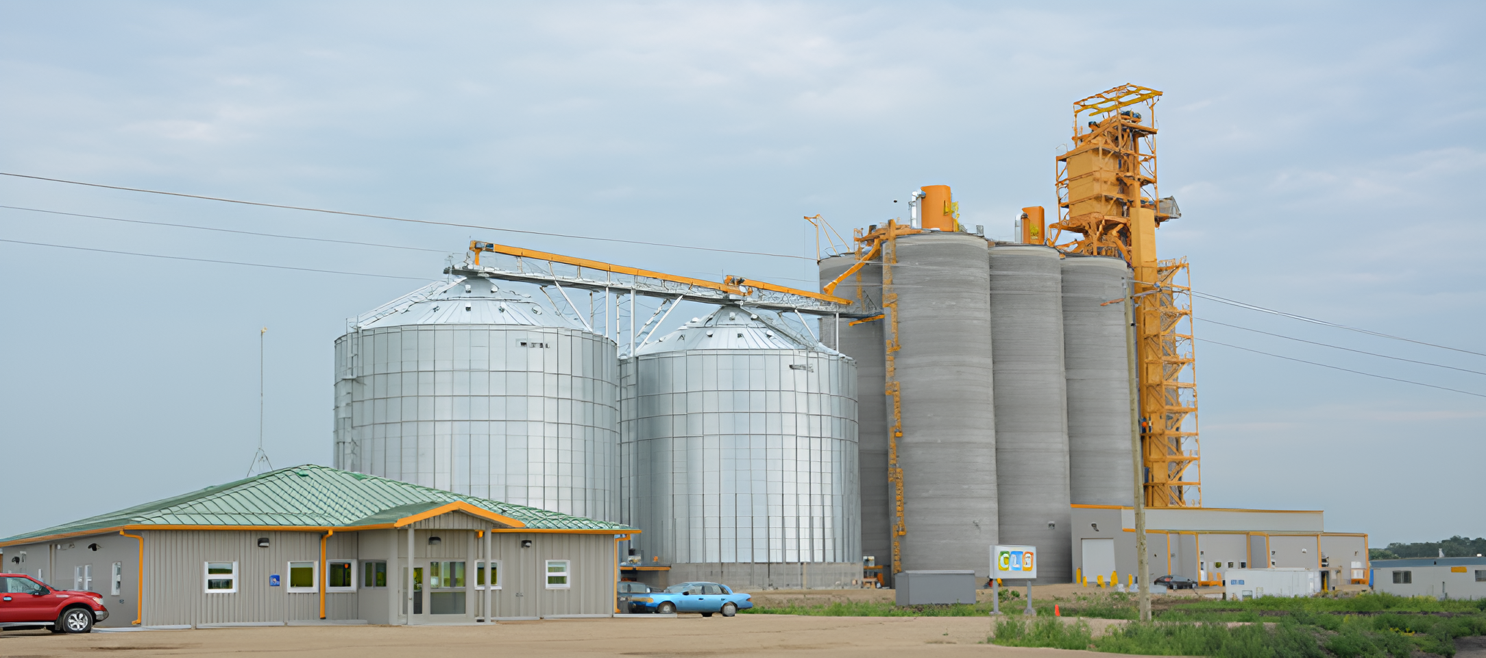 Inland Grain Terminal with loop track - FWS Group grain storage and handling in Bloom Manitoba