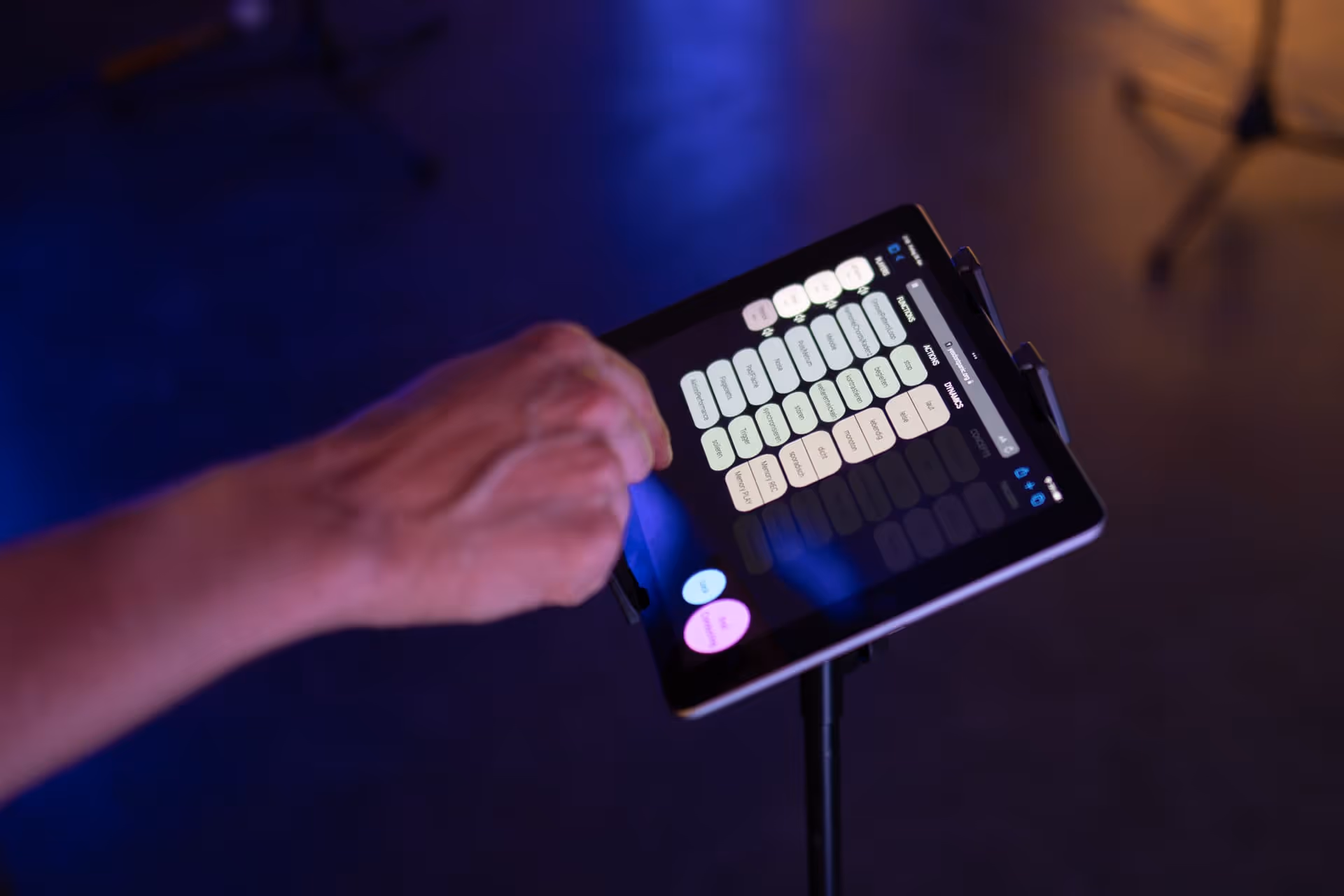 Yes Don't Panic App wird auf einem Ipad gezeigt