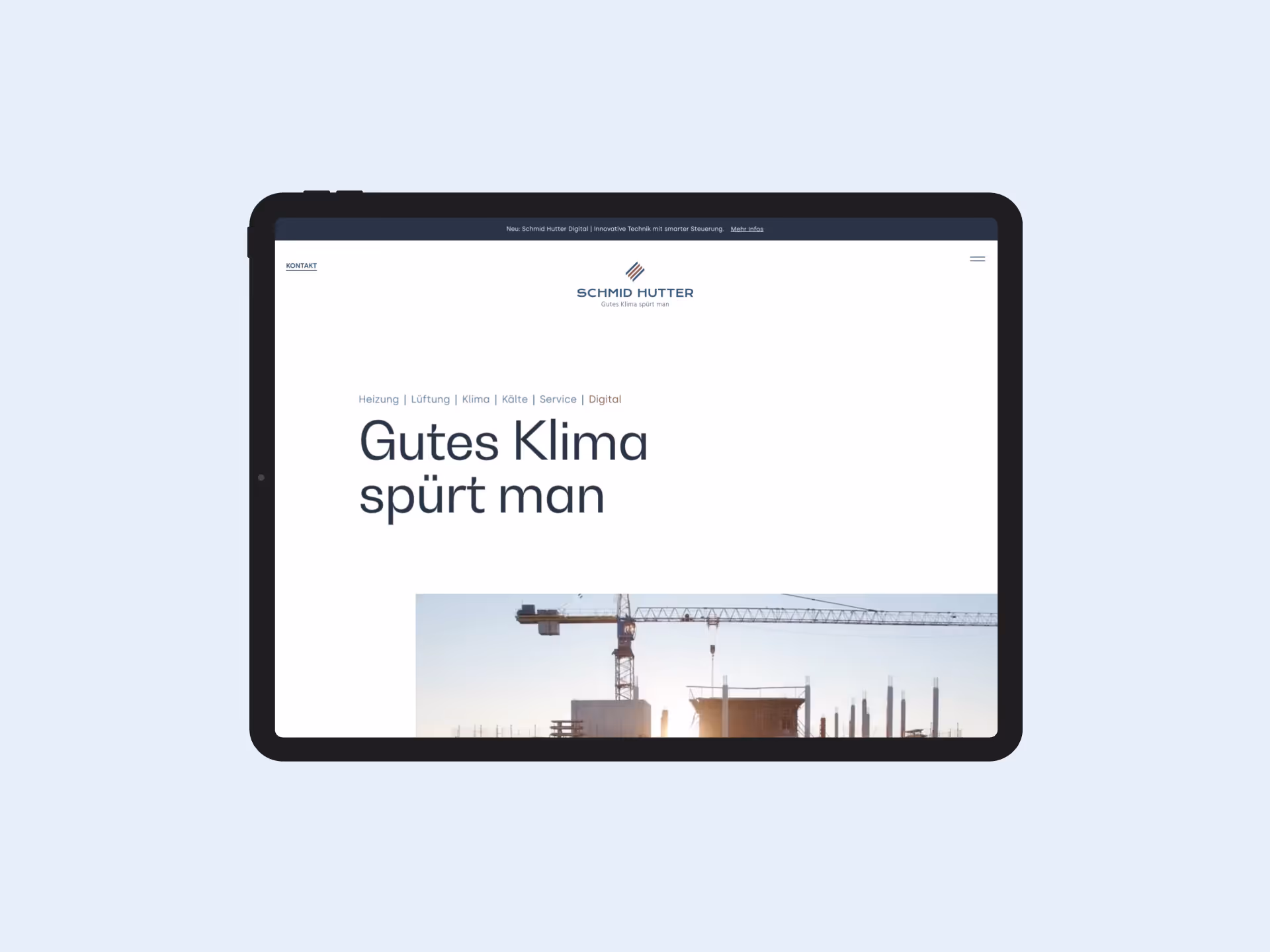 Tablet mit der Schmid Hutter Scrolleffekt Seite