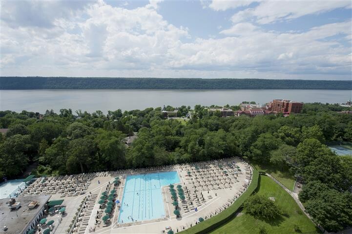 5700 Arlington Avenue #11P