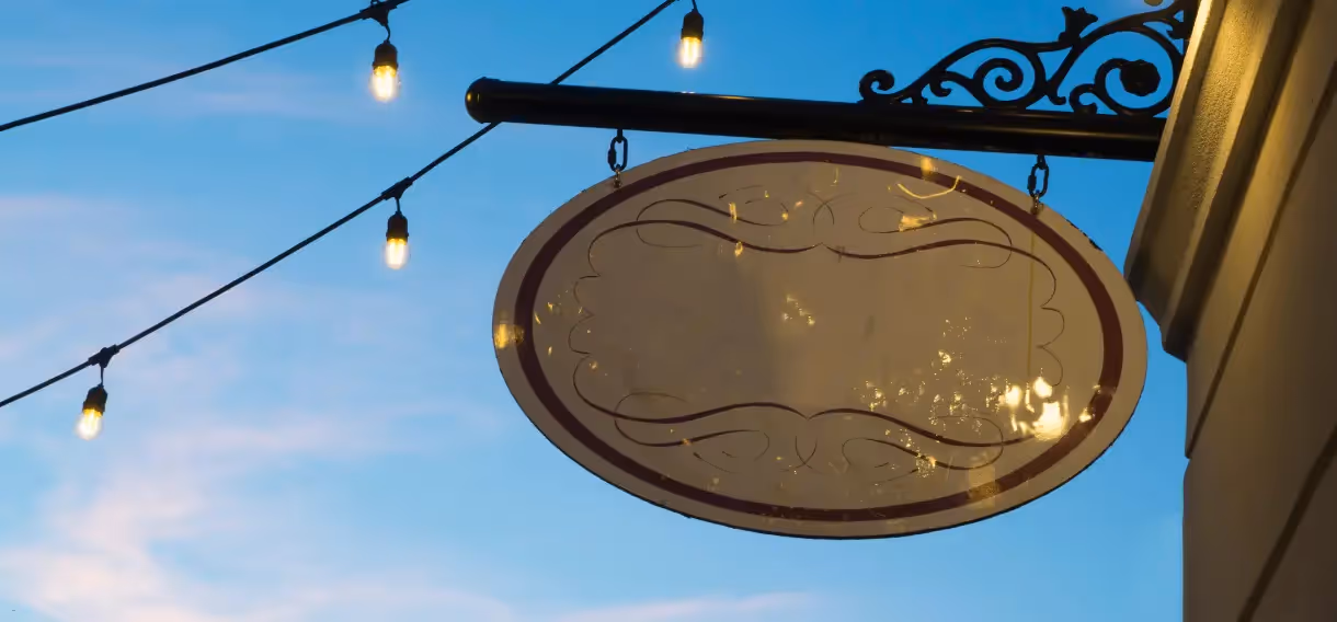 The Benefits of Blade Signs for Storefront Advertising