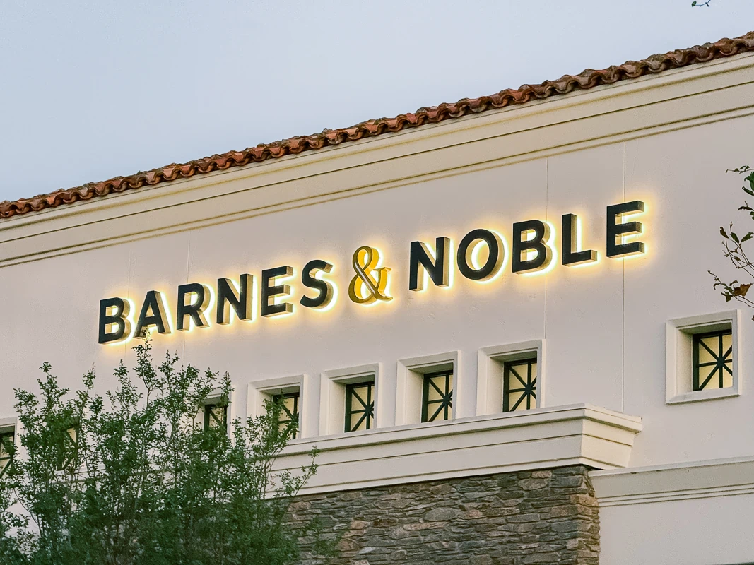 Barnes & Noble Sign Installation