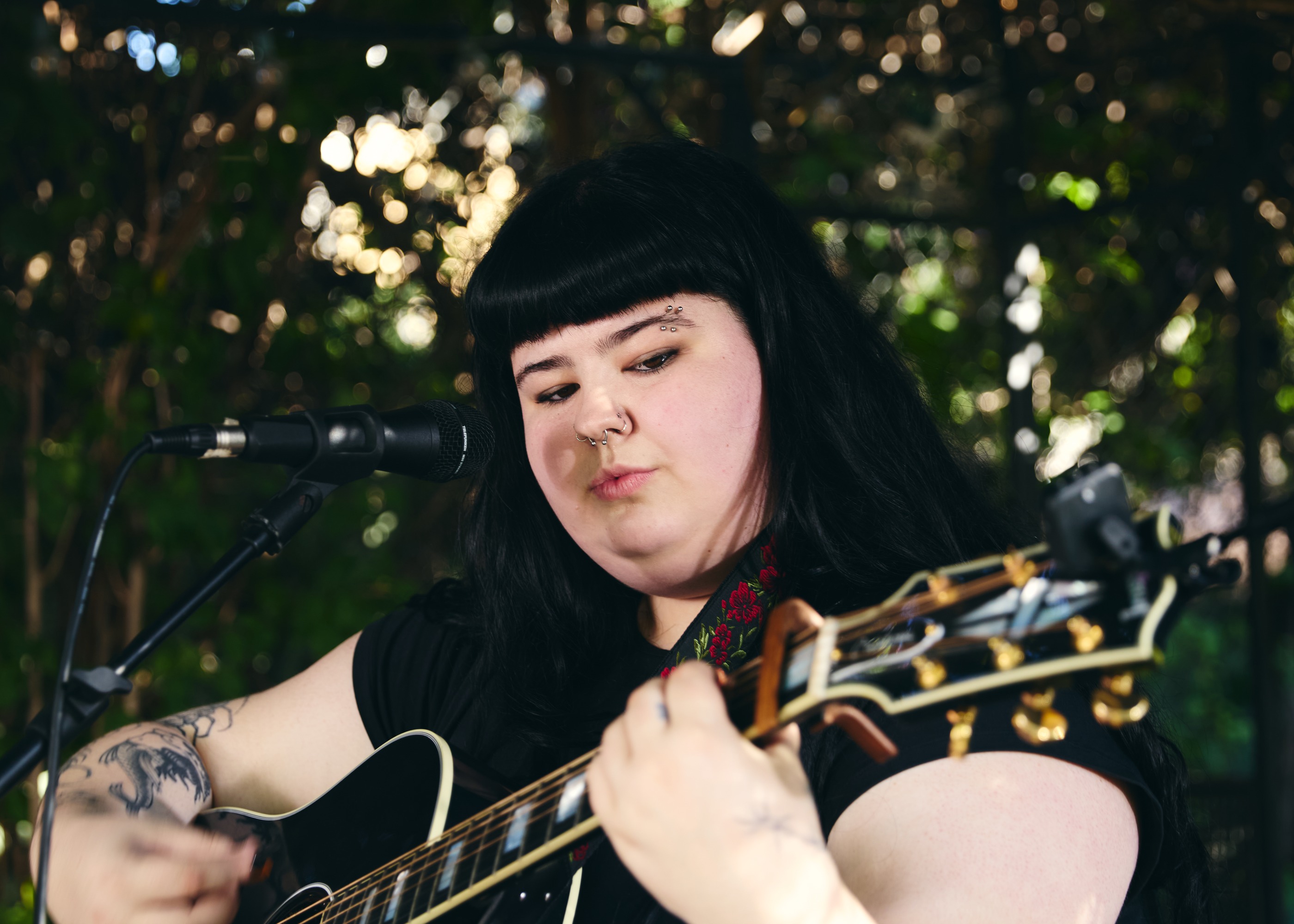 Jessie Mazin x Medicine Box at Medium Sized Backyard  -  singer-songwriter music press photoshoot