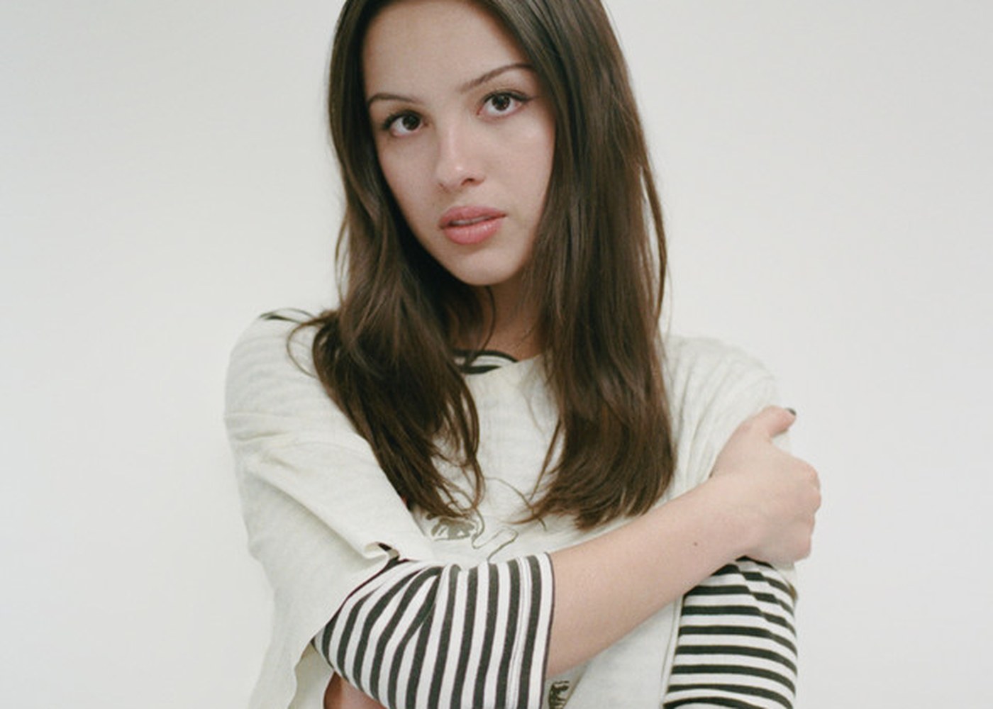 Olivia Rodrigo photo (7:5) for cigarette smoke