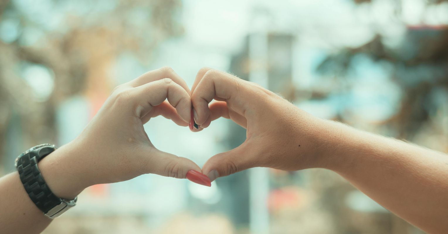 El impacto del estrés en la sincronización cardiaca de las parejas