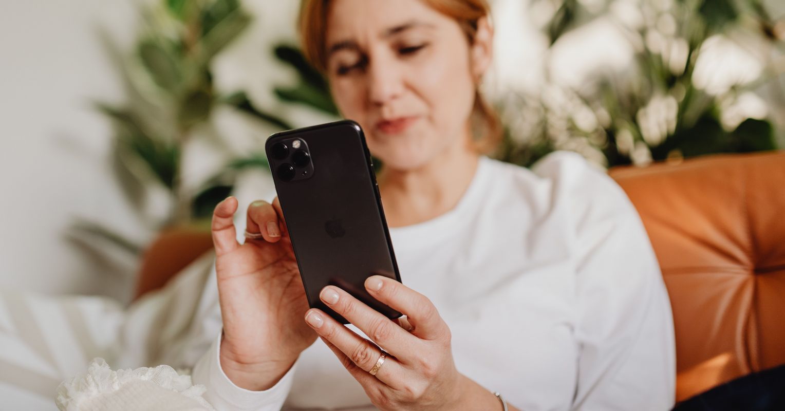 Mami, ¿quieres más a tu teléfono que a mí?