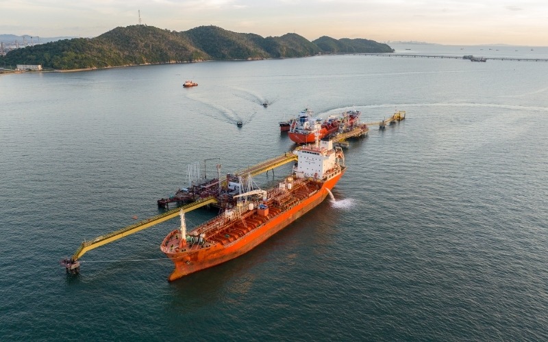 Top Feeder Vessel Routes Connecting Regional Ports to Global Trade Hubs