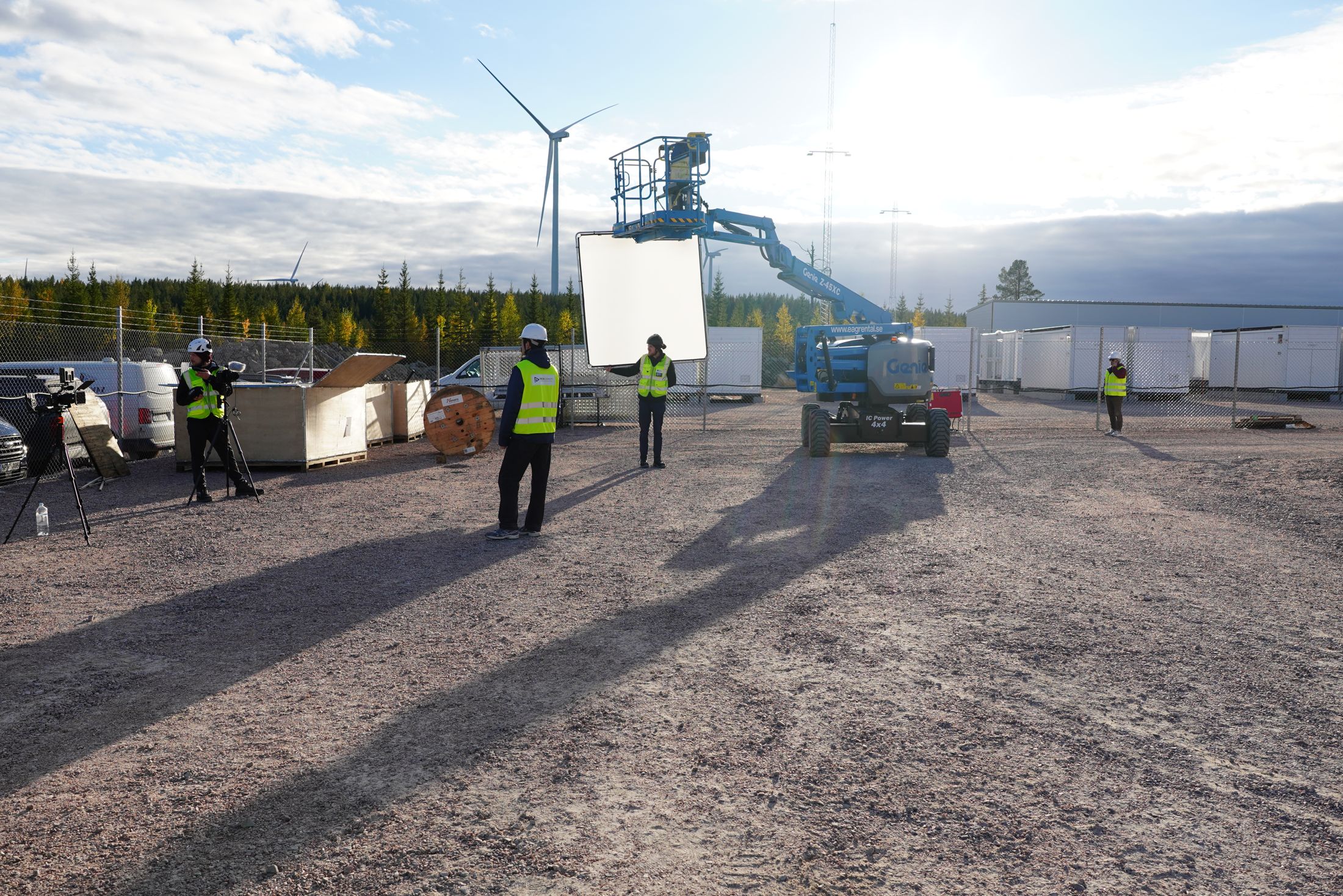 Filmteam von RONDES beim Dreh auf der Baustelle eines Batteriespeichers