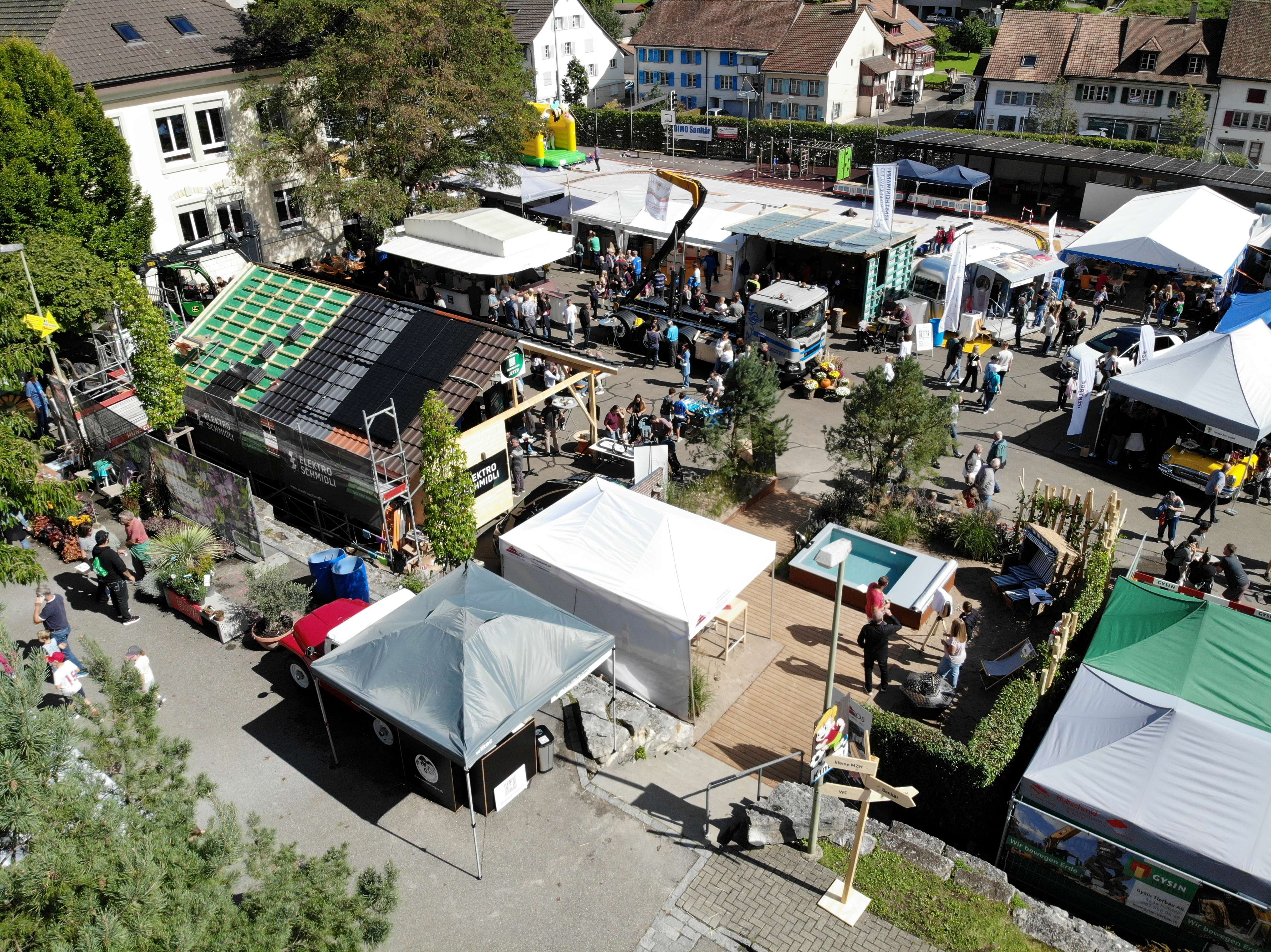 Holzhaus, PV-Anlage, Bier & viele coole Gäste
