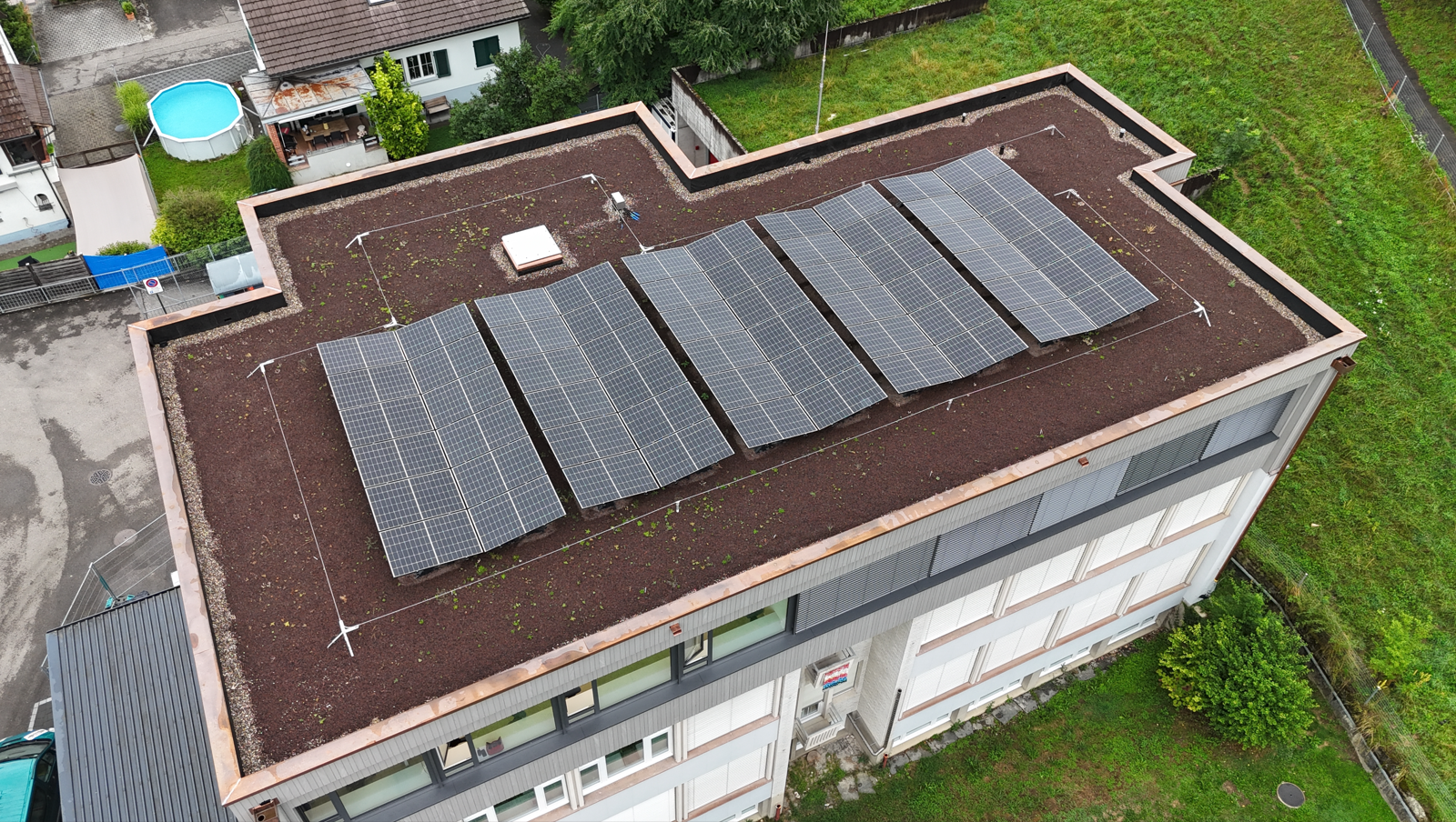 Übersicht PV-Anlage Drohnensicht weit