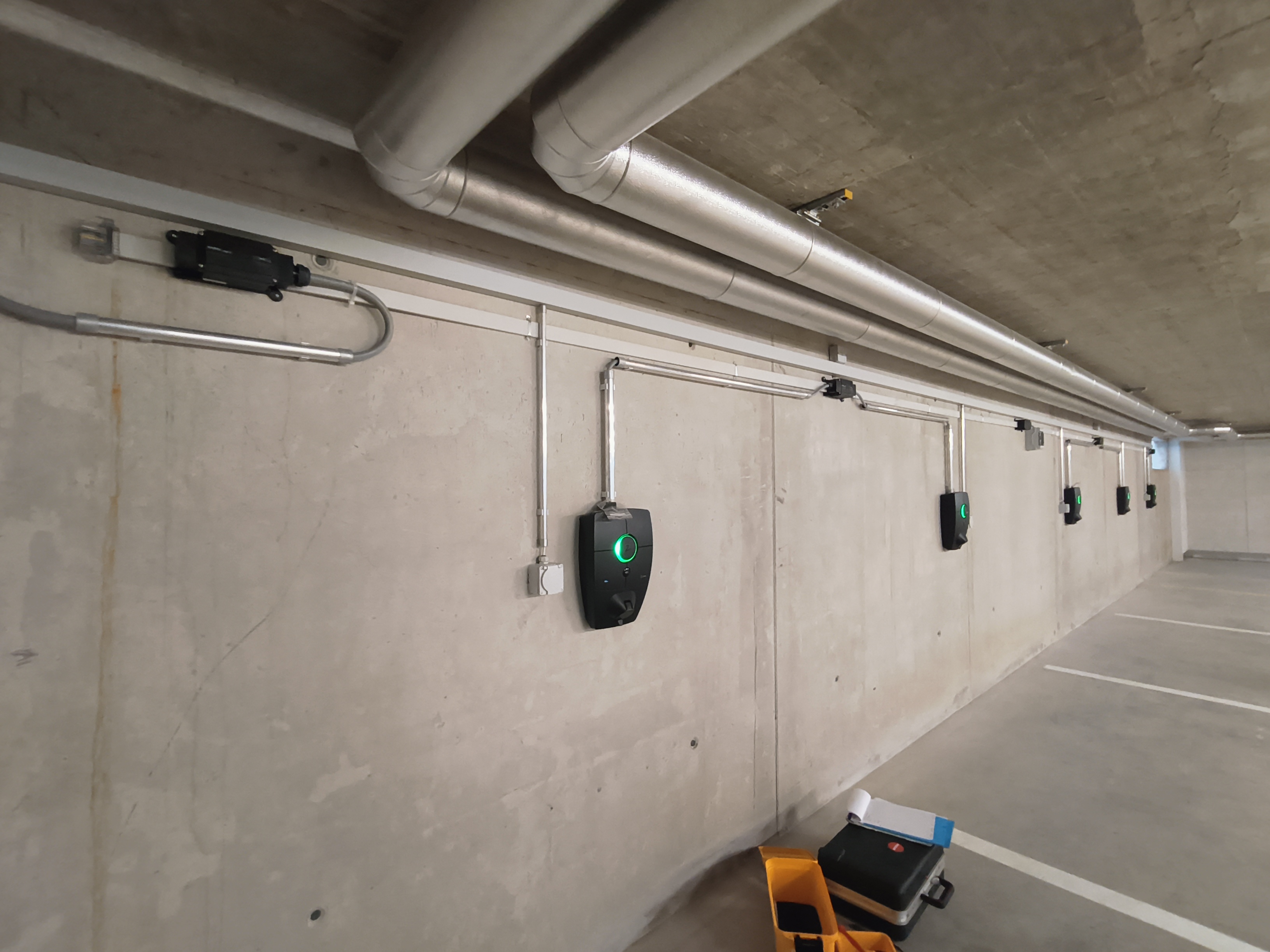 Installation E-Mobility in Tiefgarage mit Flachbandkabel