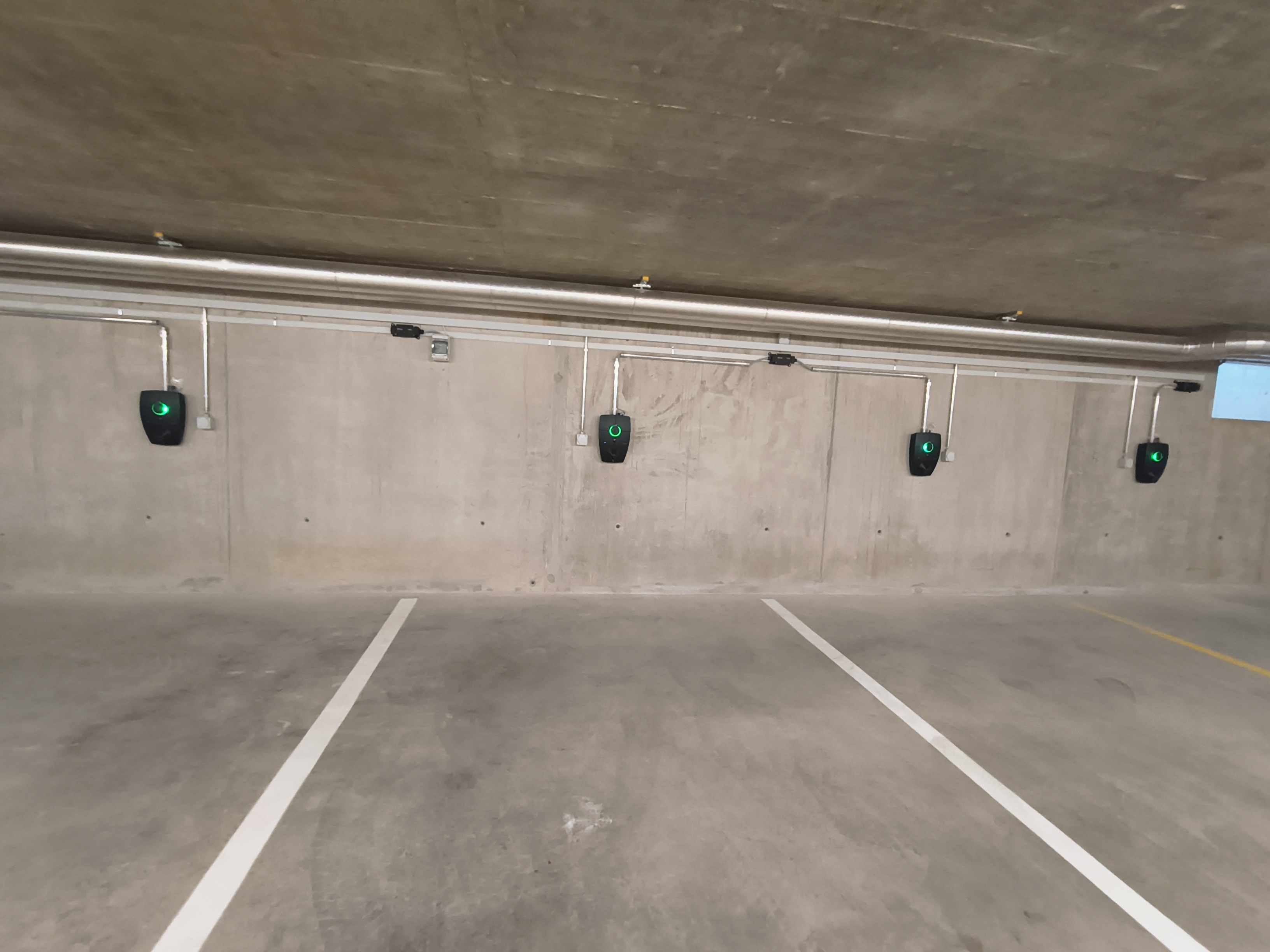 Installation E-Mobility in Tiefgarage mit Flachbandkabel