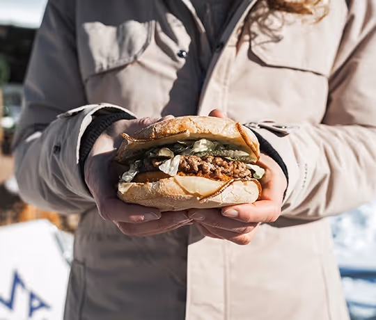 Burger du M Gourmet Snack de l'Hôtel Marielle