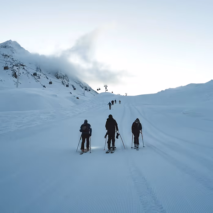 Sortie ski de randonnée, au matin à Val Thorens depuis l'Hôtel Marielle