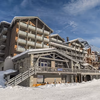 Façade de l'hôtel Marielle au matin vue des piste de Val Thorens