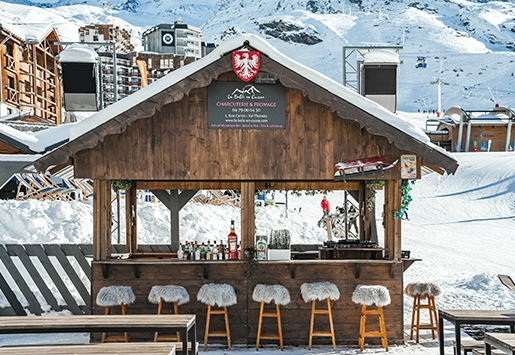 La cabane, le bar extereur de la terrasse de l'hôtel Marielle