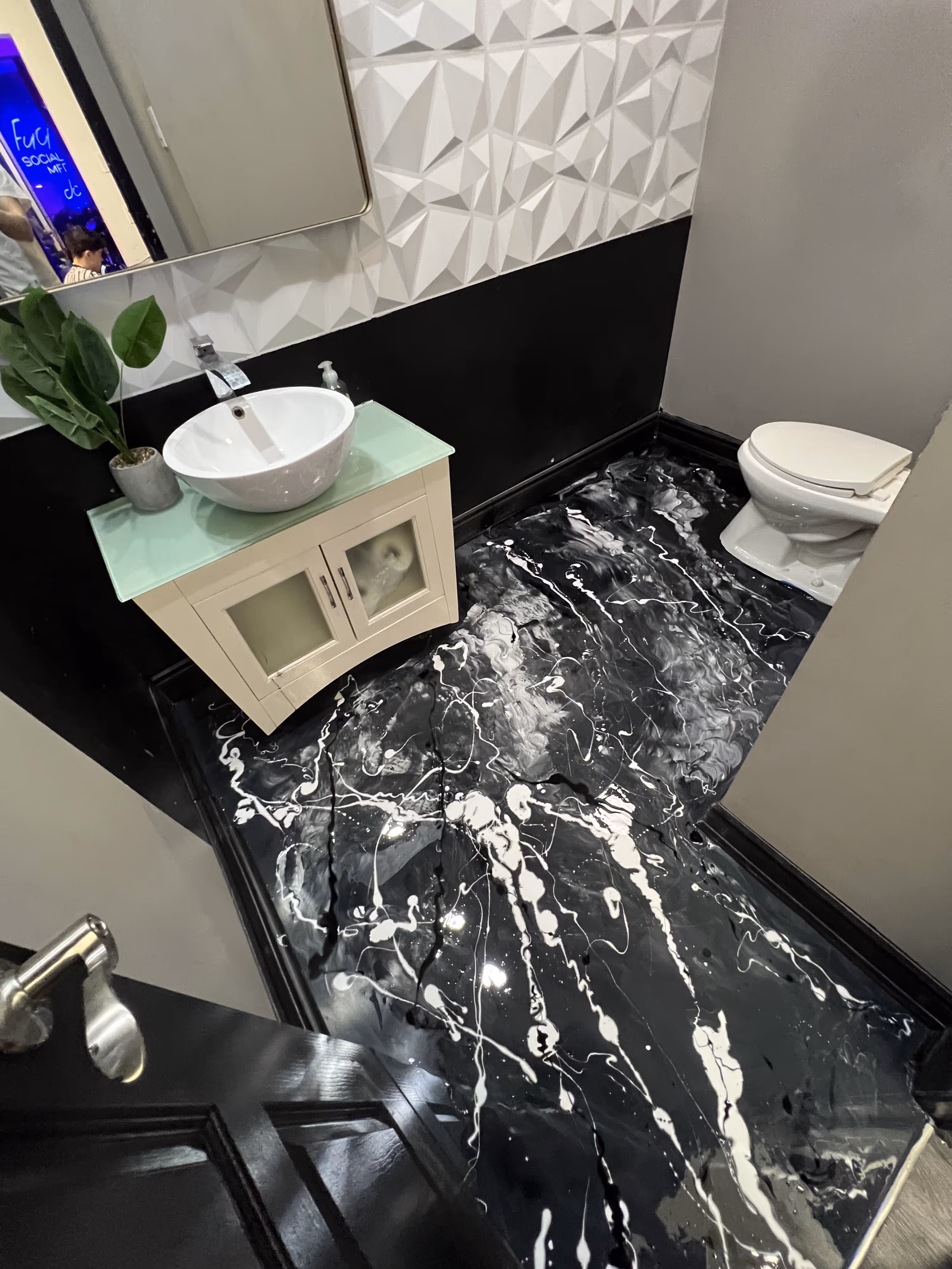 Bathroom with a brand new metallic epoxy floor