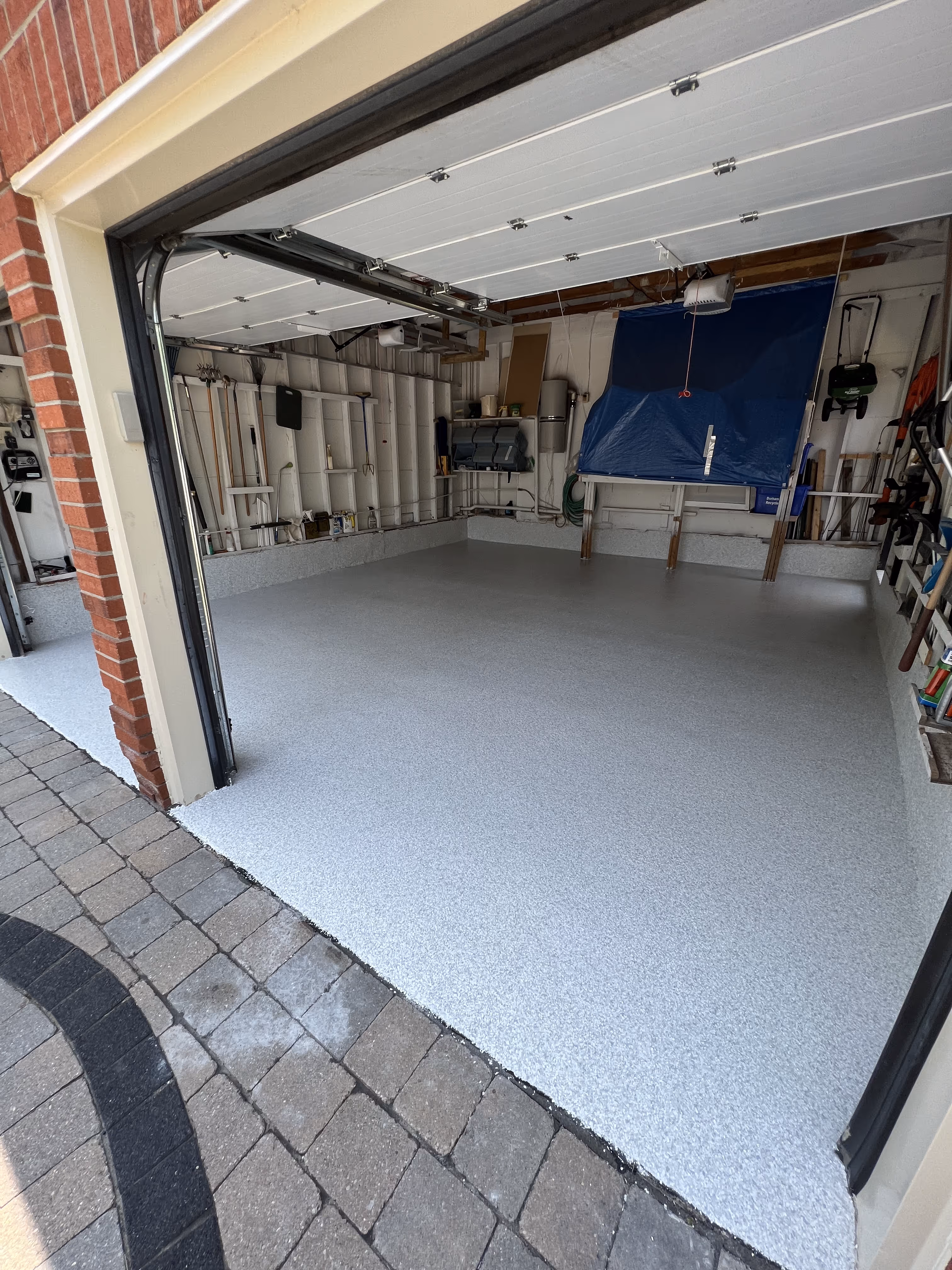 epoxy flake flooring inside a Tampa garage