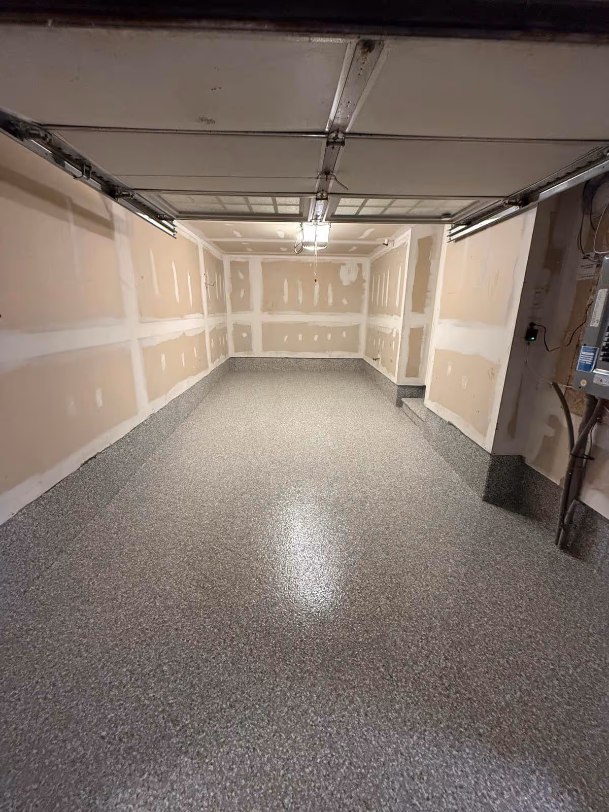 Residential garage epoxy flooring