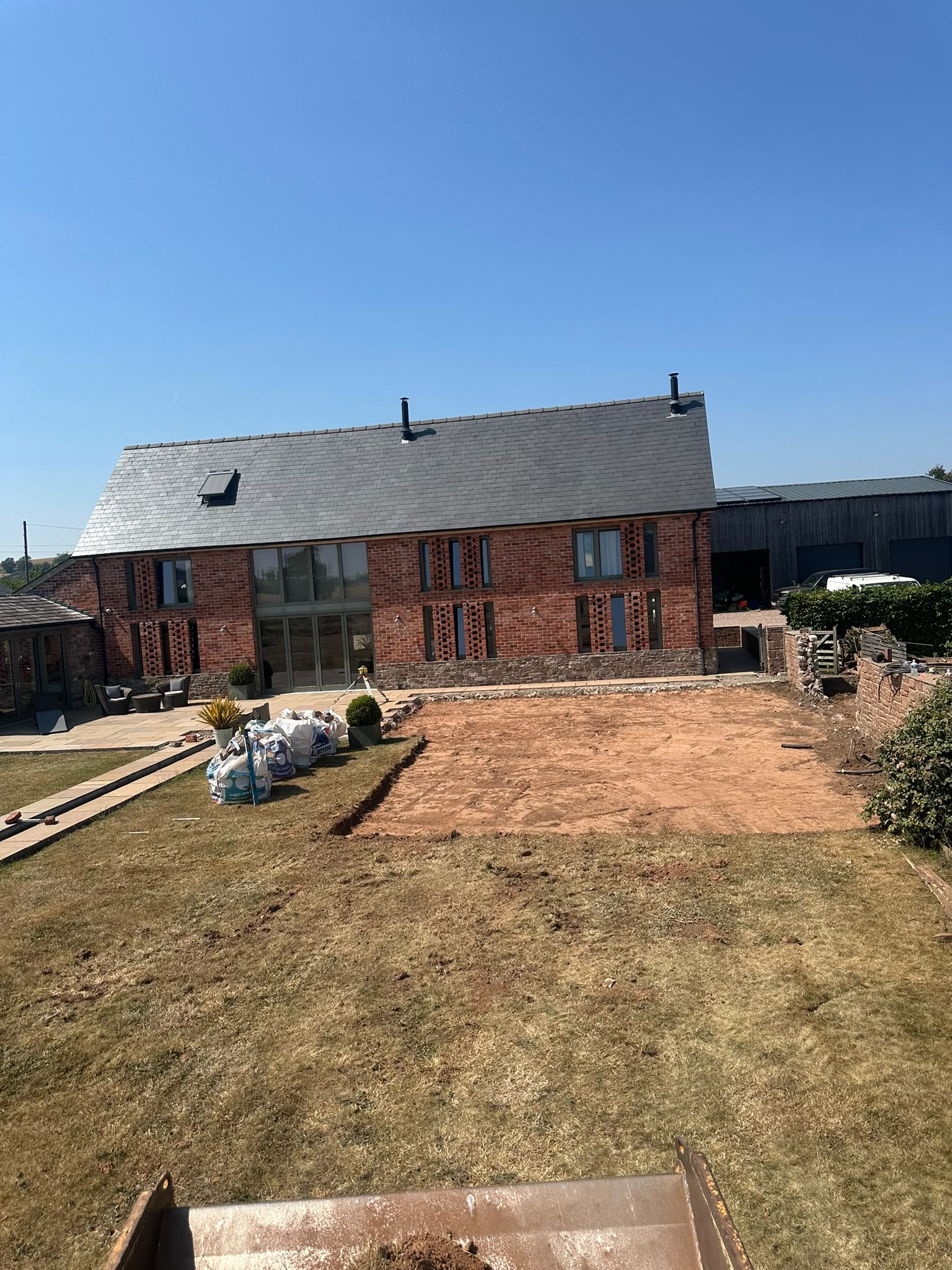Garden before the Starline Nova 100 swimming pool installation