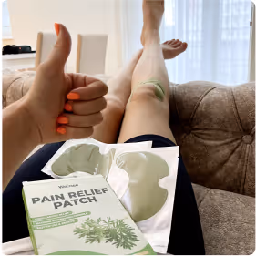 Customer with Wellnee patch on her knee