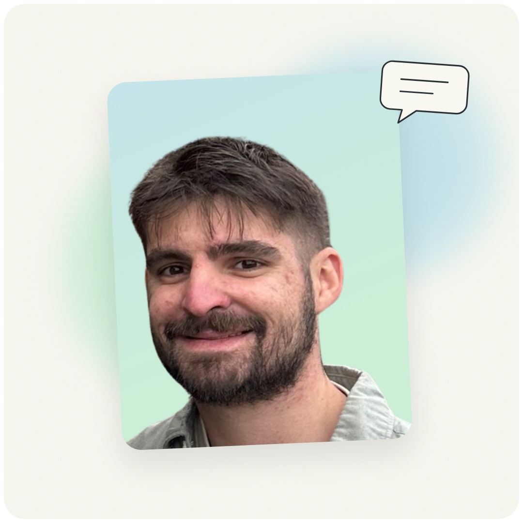 Diego Silva, Head of Technical Sales at wxrks, smiling, in a tilted photo frame with a speech bubble