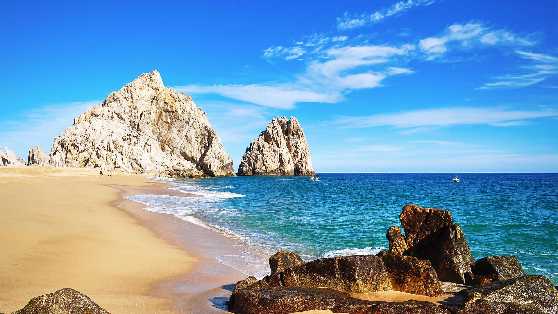 Lovers Beach and coastal rock formations in Cabo San Lucas