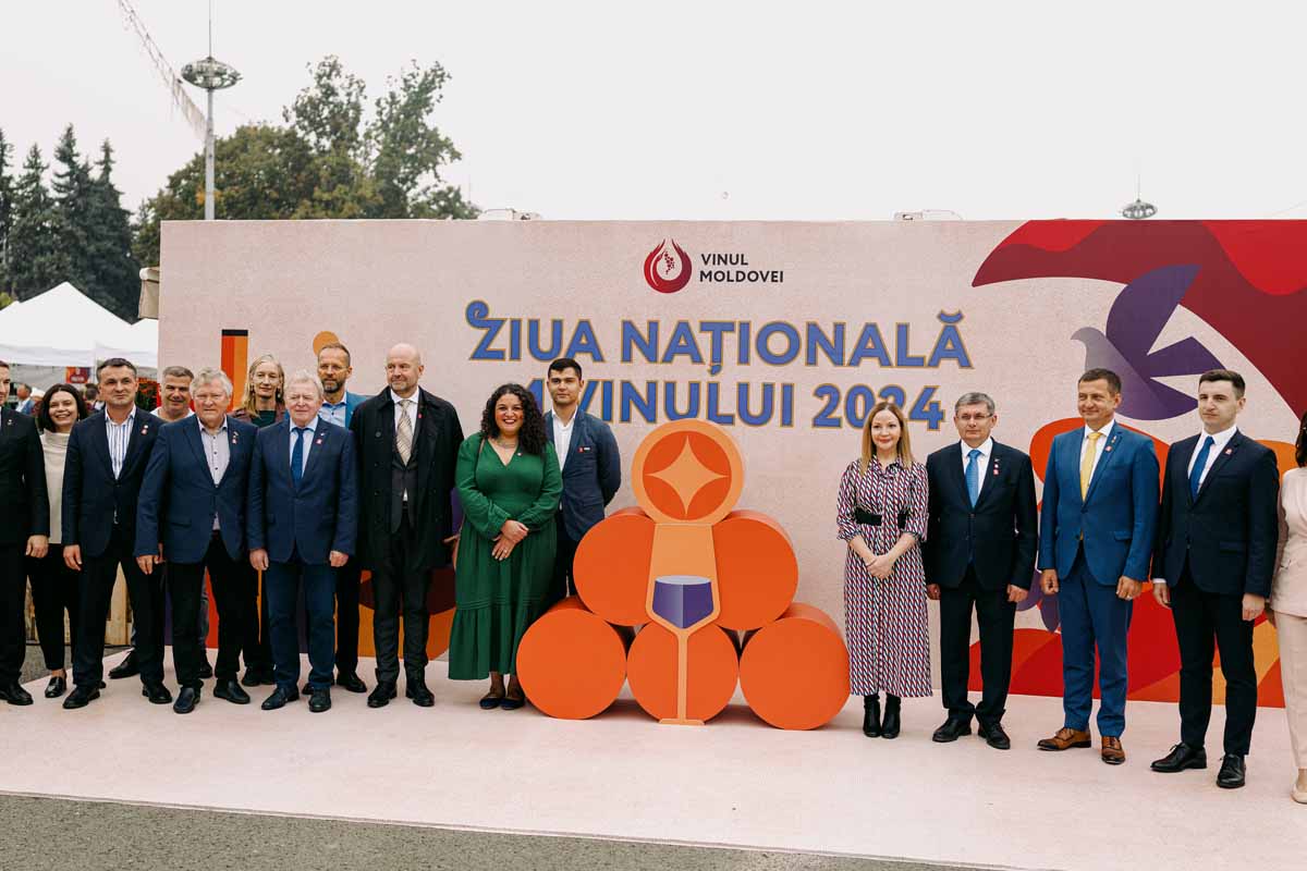 Институциональные партнёры — министерства сельского хозяйства и культуры Молдовы на Ziua Națională a Vinului 2024, охрана Libra Guard.