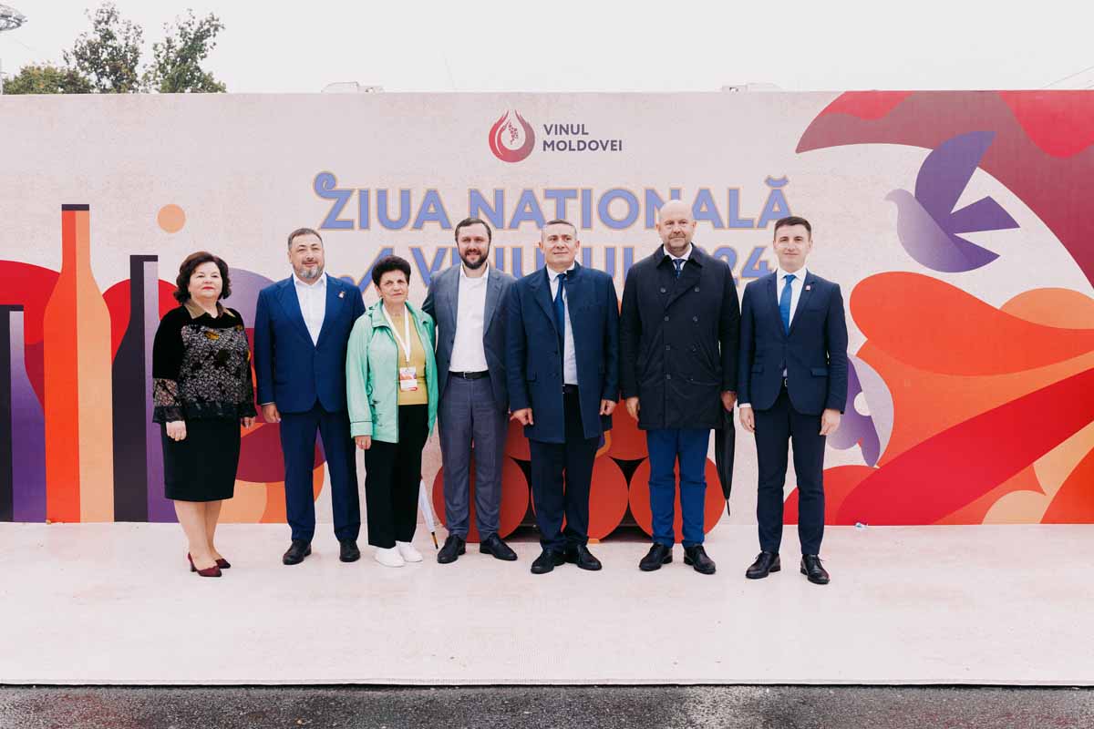 Круглосуточная охрана Libra Guard от монтажа до демонтажа Ziua Națională a Vinului 2024 в Piața Marii Adunări Naționale.