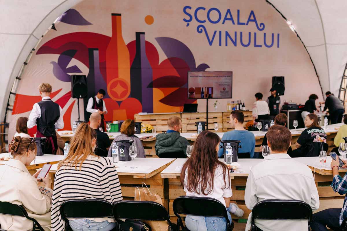 Организация Национального дня вина 2024: партнёры USAID и UMAEF, поддержка Libra Guard для безопасности.